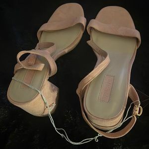 Women’s, Pink Suede Size (10) sandal NWT Forever 21
